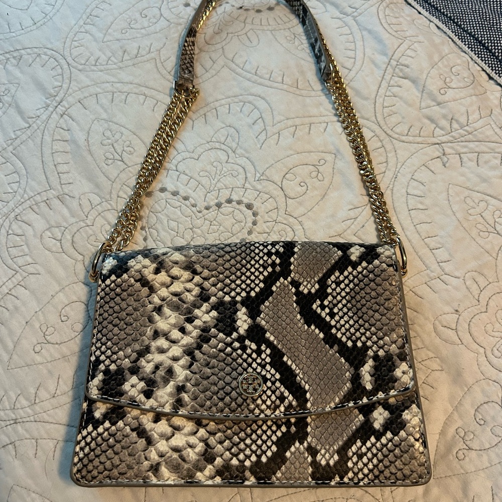 Elegant Snakeskin Shoulder Bag with Gold Chain